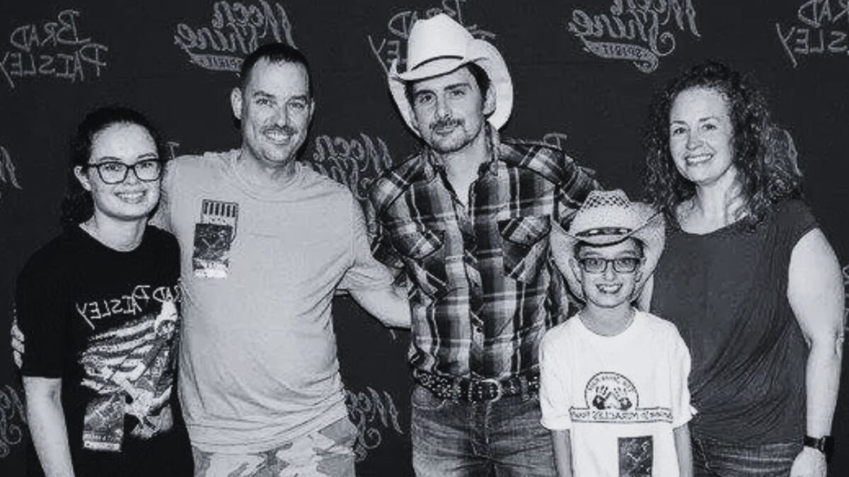 Now Brad Paisley Sons Meet Huck and Jasper Paisley(02)