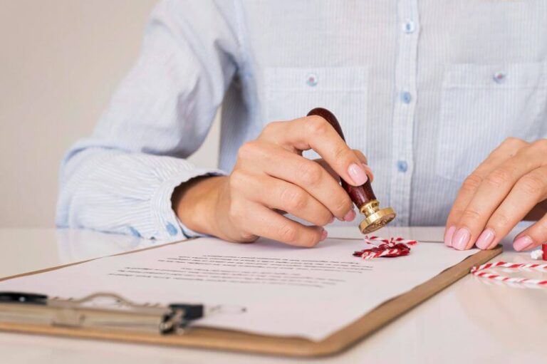 Key Benefits of Using Notary Services for Business Transactions and Contracts