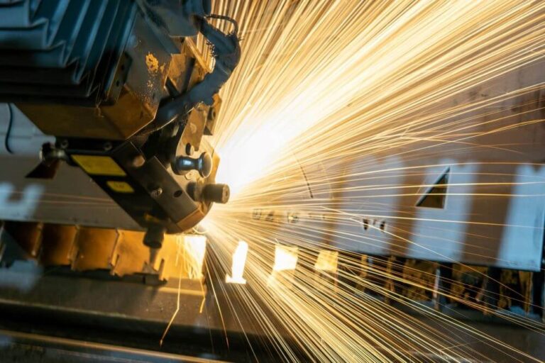 Why Manufacturing Businesses Must Adapt to New Technologies