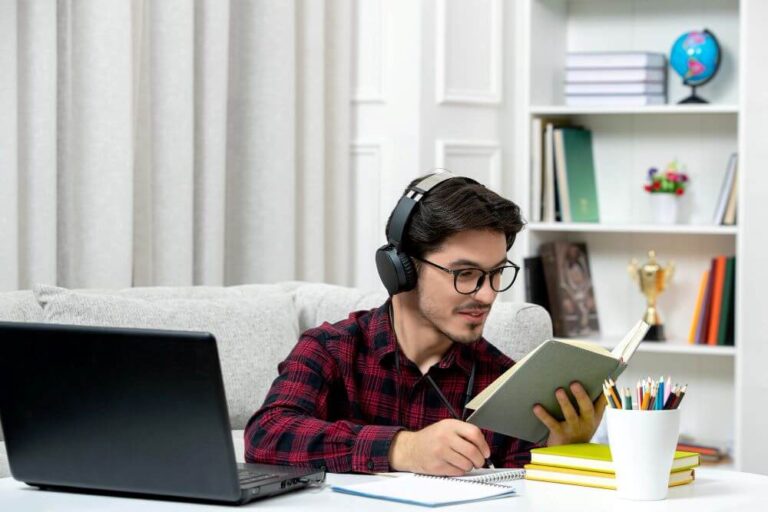 6 Benefits of Virtual Education for Aspiring Entrepreneurs and Business Owners