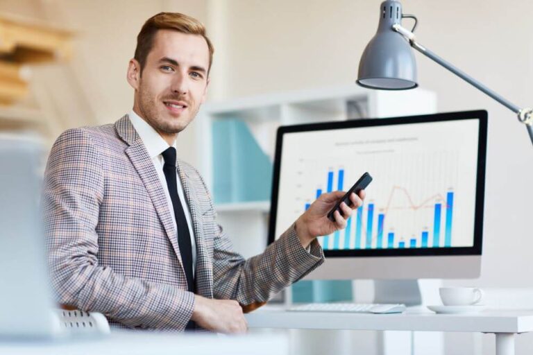 The Role of a Bookkeeper in a Growing Business