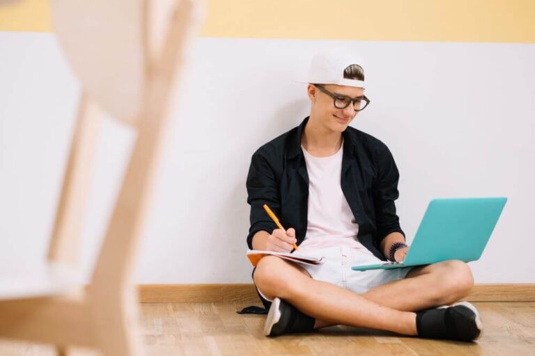 7 Best Side Hustles for College Students
