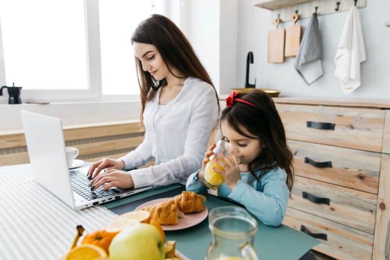 11 Side Hustle Ideas to Earn Money as a Stay at Home Mom