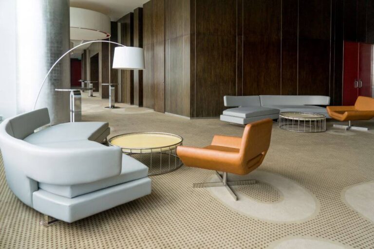 Balancing Aesthetics and Functionality in Modern Office Furniture