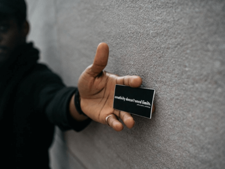 How to Effectively Use Business Cards in a Digital World